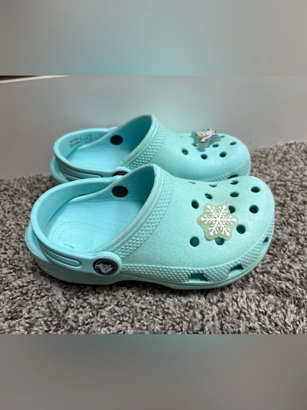 Crocs Light Blue Glitter Waterproof Clog w/ Elsa and Snowflake Charm Size 11c